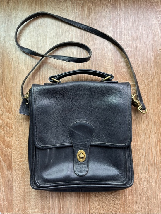Coach Handbags - Vintage 90s Coach Station Black Leather Crossbody